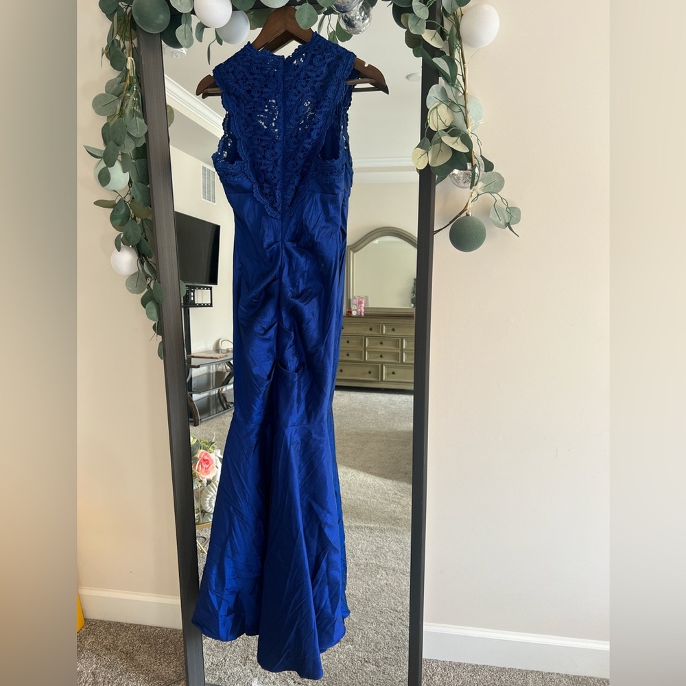 Royal blue lace maxi dress with back zipper #formal #partydress